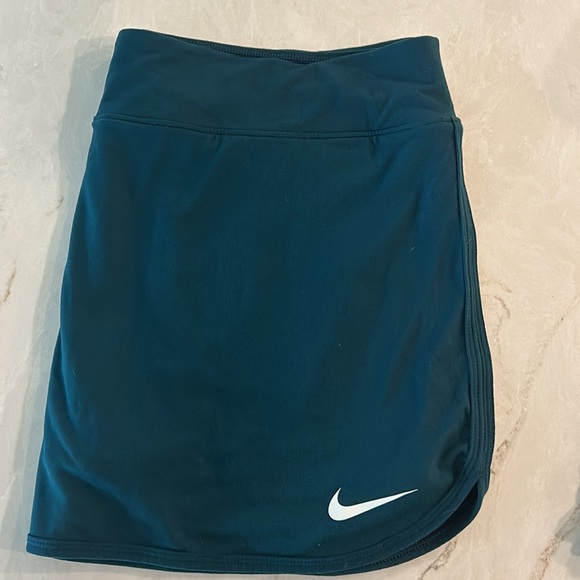 Lot of 3 Nike Dri Fit tennis skirts/skorts—size large - Picture 3 of 9